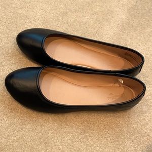 Black flats: Size 8, wide